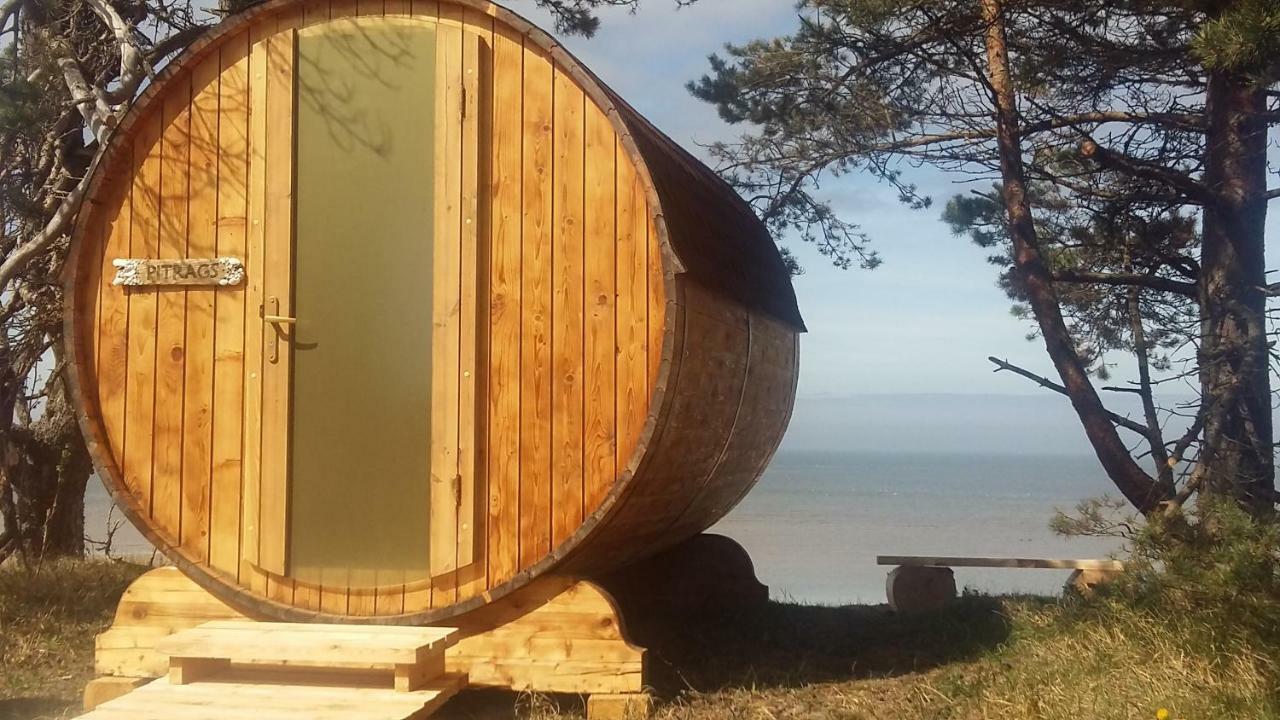 Kempings Saulesmajas Kolka Exterior foto